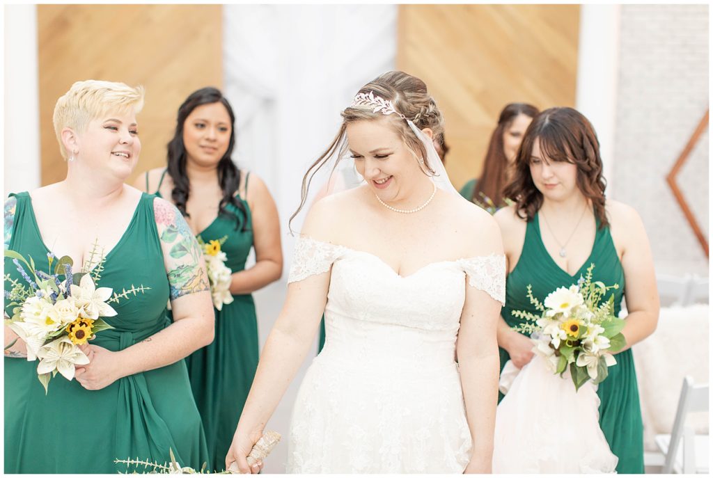 emerald and gold wedding details